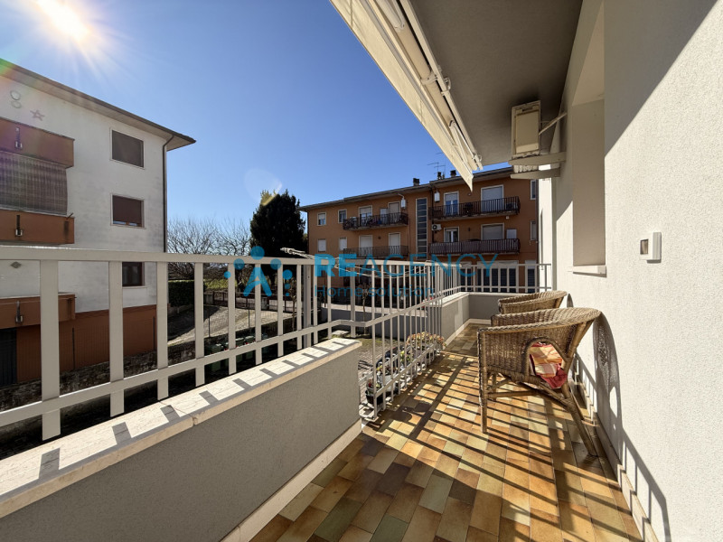 Situato in una tranquilla zona residenziale di Rettorgole, proponiamo in vendita appartamento pia...