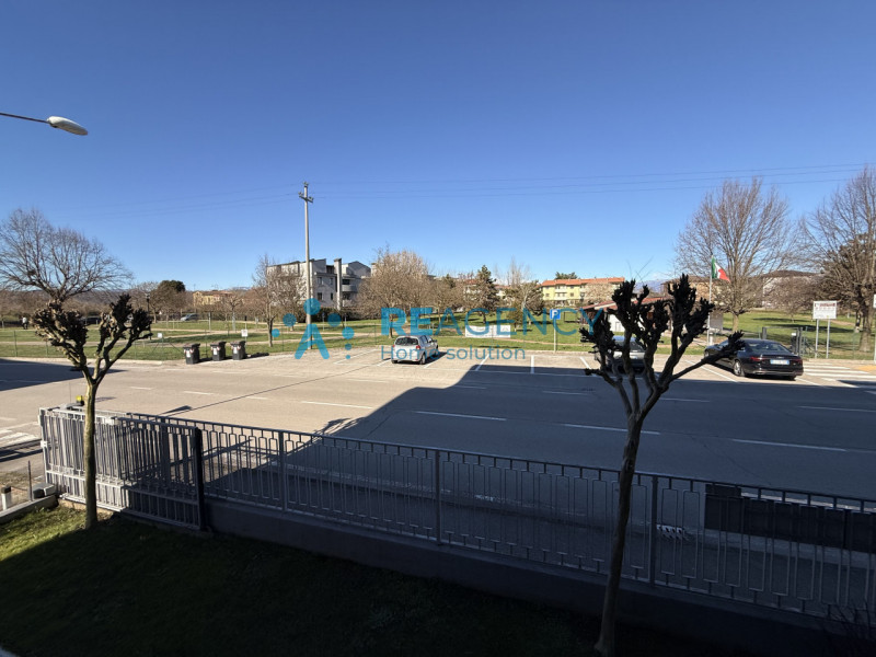 Situato in una tranquilla zona residenziale di Rettorgole, proponiamo in vendita appartamento pia...