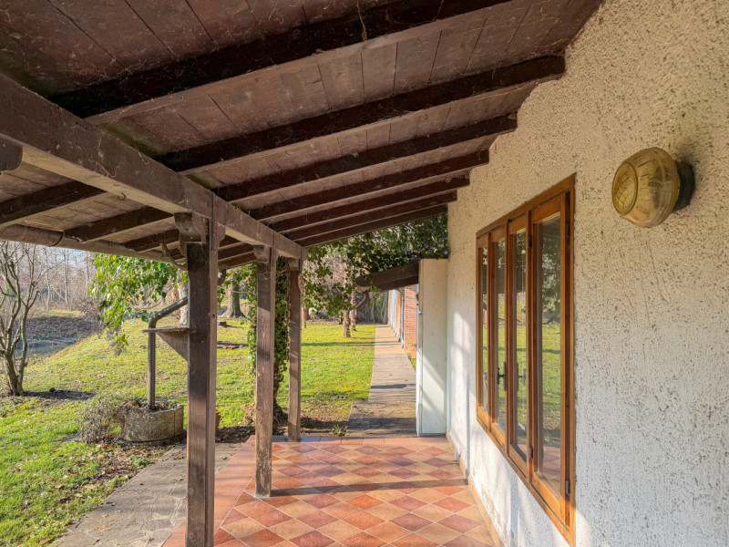 (Per INFO Vittorio 3517343301) In vendita a Piombino Dese (PD), immersa nella pace della campagna...