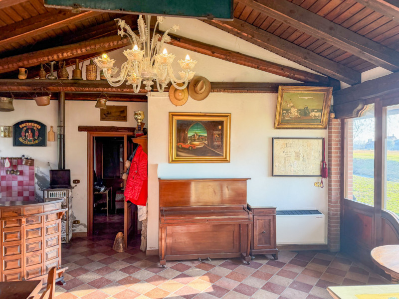 (Per INFO Vittorio 3517343301) In vendita a Piombino Dese (PD), immersa nella pace della campagna...