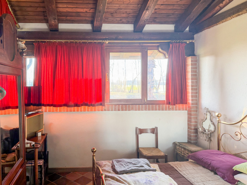 (Per INFO Vittorio 3517343301) In vendita a Piombino Dese (PD), immersa nella pace della campagna...