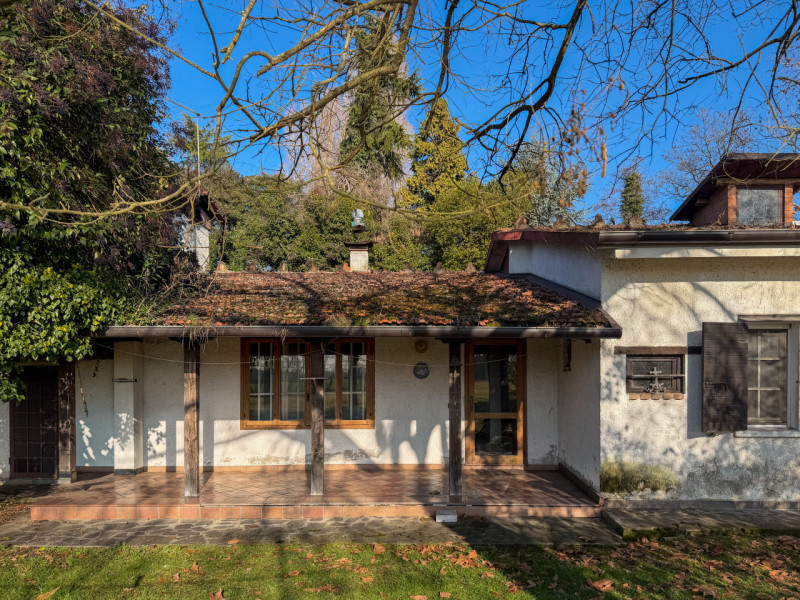 (Per INFO Vittorio 3517343301) In vendita a Piombino Dese (PD), immersa nella pace della campagna...