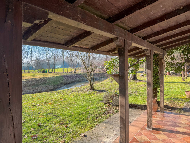 (Per INFO Vittorio 3517343301) In vendita a Piombino Dese (PD), immersa nella pace della campagna...