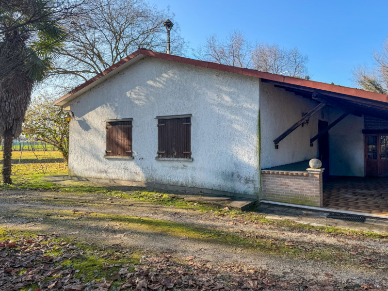 (Per INFO Vittorio 3517343301) In vendita a Piombino Dese (PD), immersa nella pace della campagna...