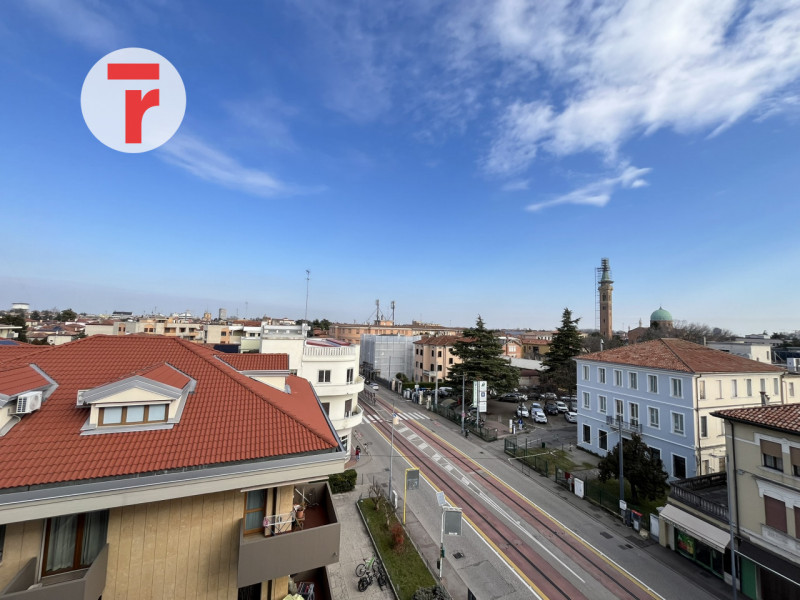In zona Buon Pastore, all’interno del quartiere Arcella, area caratterizzata da un’elevata presen...