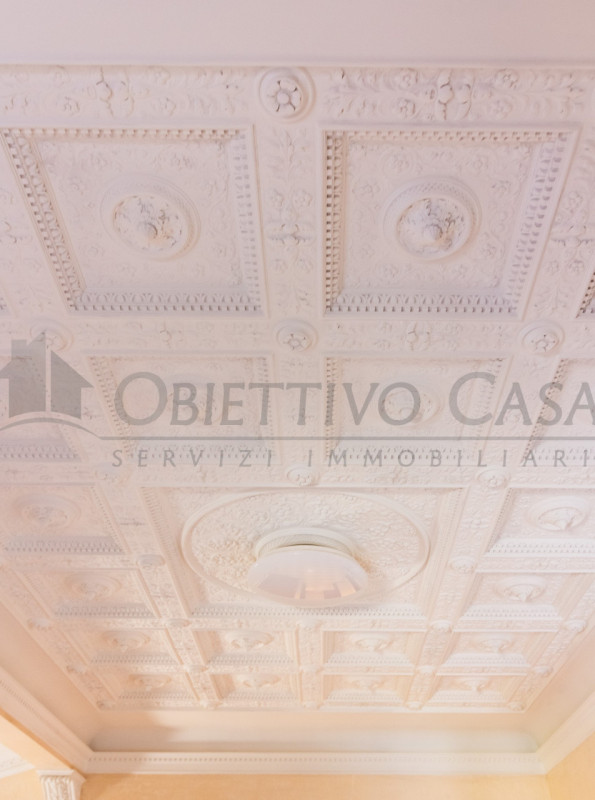 Rif. AT249 - Proponiamo in vendita un luminoso appartamento sito al primo piano di un’elegante vi...