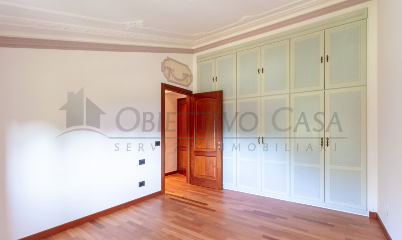 Rif. AT249 - Proponiamo in vendita un luminoso appartamento sito al primo piano di un’elegante vi...