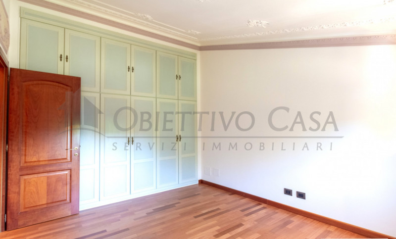 Rif. AT249 - Proponiamo in vendita un luminoso appartamento sito al primo piano di un’elegante vi...