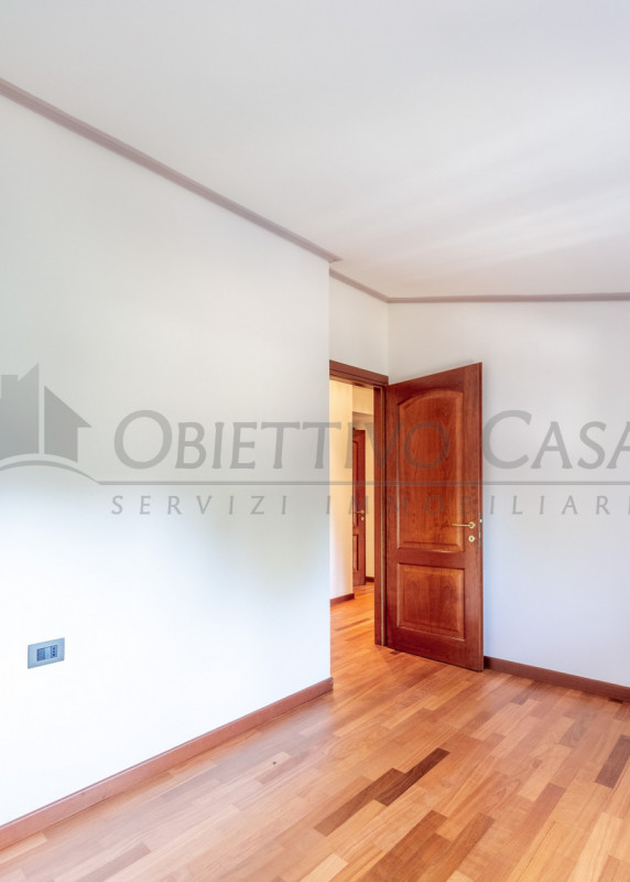 Rif. AT249 - Proponiamo in vendita un luminoso appartamento sito al primo piano di un’elegante vi...