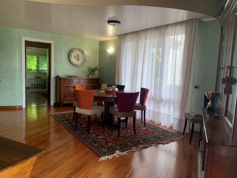 PADOVA ZONA PIO X - Proponiamo in vendita un appartamento di grandi dimensioni in zona residenzia...