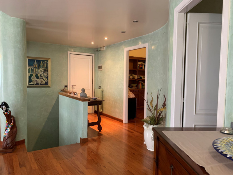 PADOVA ZONA PIO X - Proponiamo in vendita un appartamento di grandi dimensioni in zona residenzia...