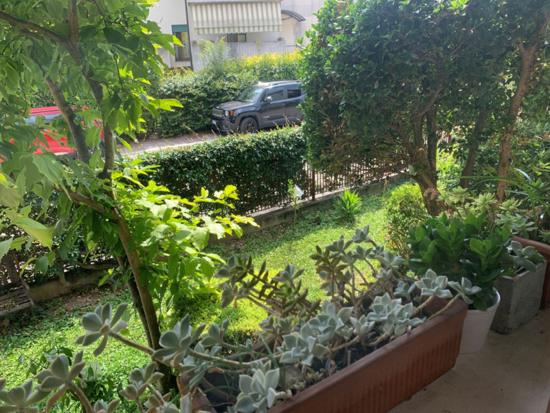 PADOVA ZONA PIO X - Proponiamo in vendita un appartamento di grandi dimensioni in zona residenzia...