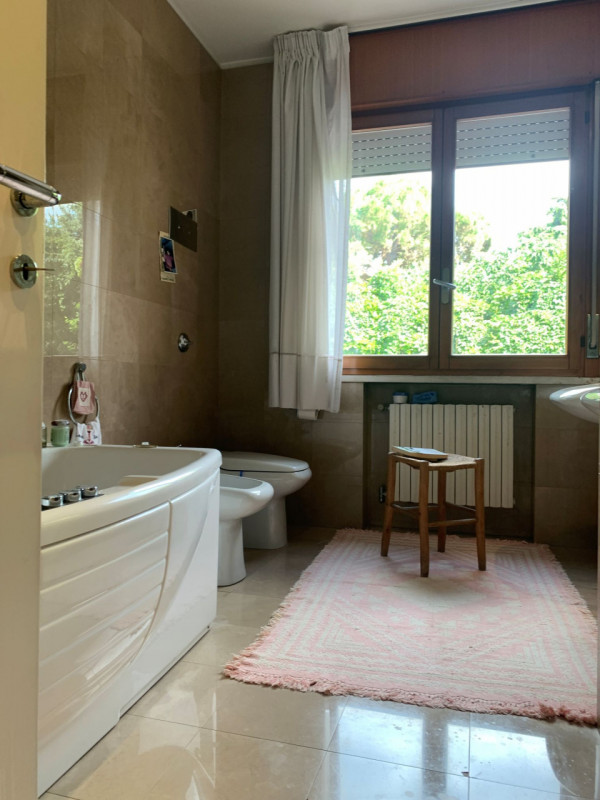 PADOVA ZONA PIO X - Proponiamo in vendita un appartamento di grandi dimensioni in zona residenzia...