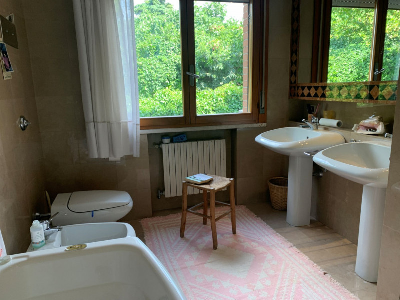 PADOVA ZONA PIO X - Proponiamo in vendita un appartamento di grandi dimensioni in zona residenzia...