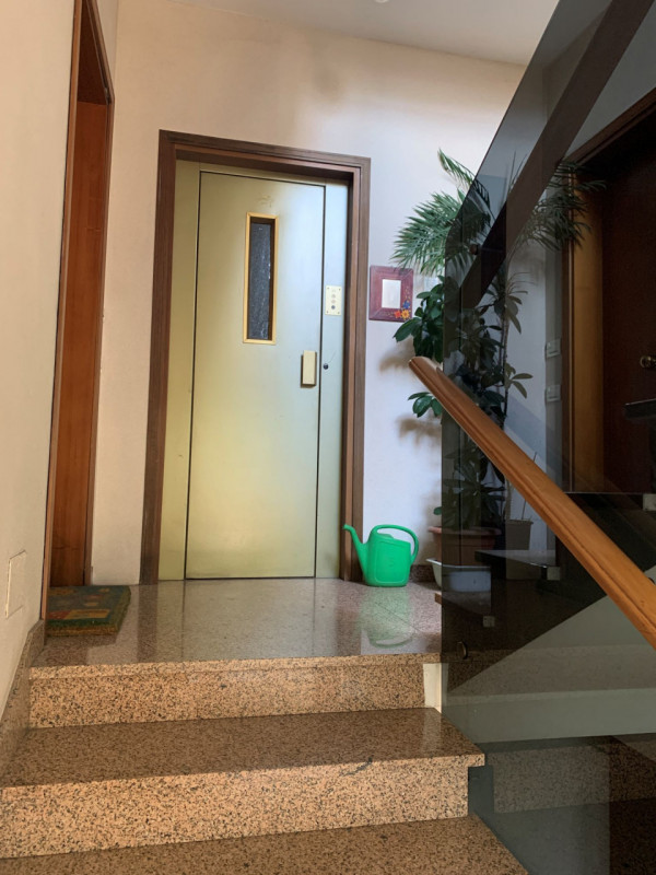 PADOVA ZONA PIO X - Proponiamo in vendita un appartamento di grandi dimensioni in zona residenzia...