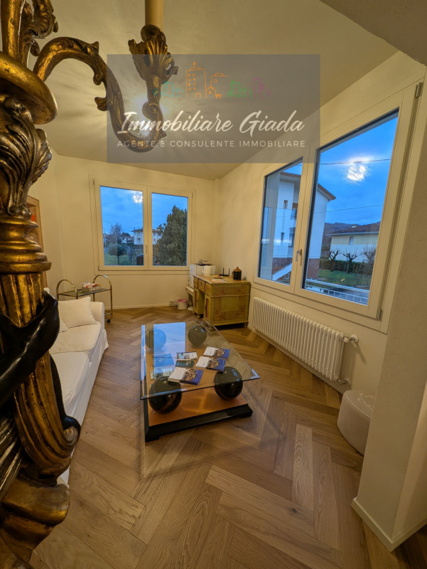 Bellissima casa dei primi del ’900 completamente ristrutturata, disposta su tre livelli e in clas...
