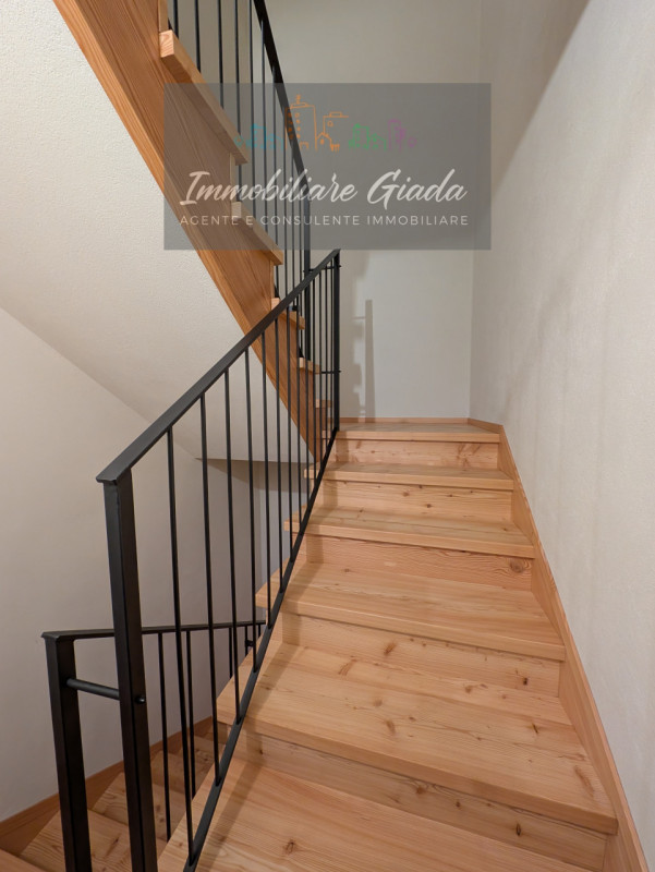 Bellissima casa dei primi del ’900 completamente ristrutturata, disposta su tre livelli e in clas...