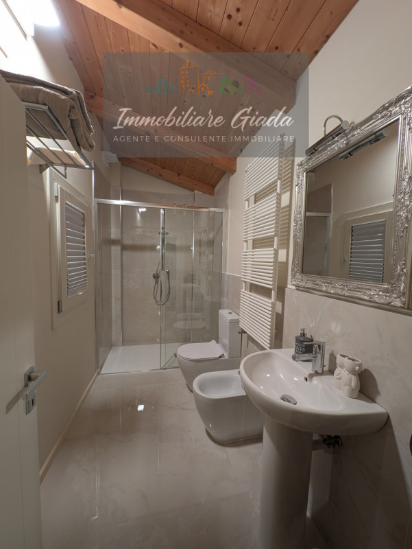 Bellissima casa dei primi del ’900 completamente ristrutturata, disposta su tre livelli e in clas...