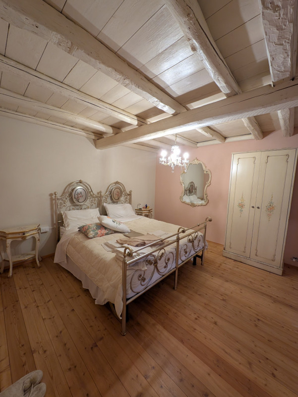 Bellissima casa dei primi del ’900 completamente ristrutturata, disposta su tre livelli e in clas...