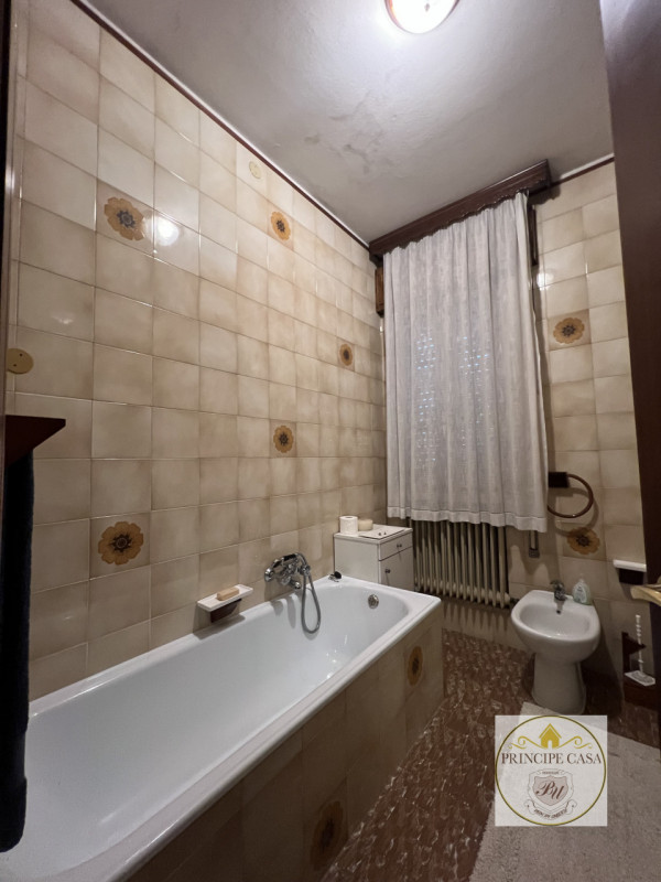 Proponiamo in vendita a Ponso porzione di bifamiliare di ampie metrature.

L'abitazione, sviluppa...