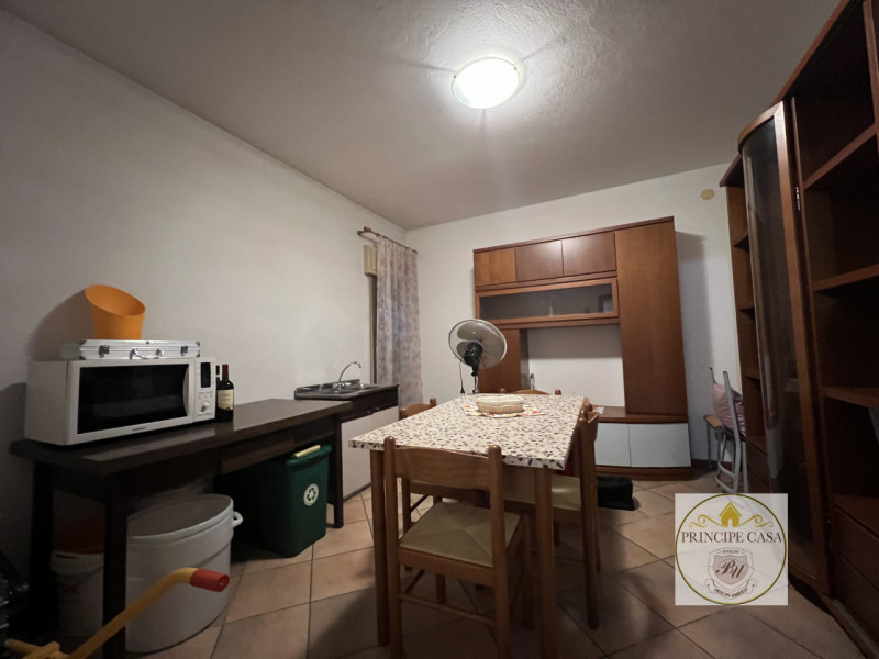 Proponiamo in vendita a Ponso porzione di bifamiliare di ampie metrature.

L'abitazione, sviluppa...