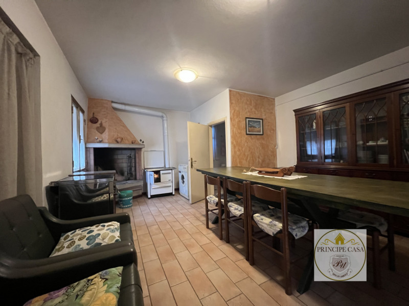 Proponiamo in vendita a Ponso porzione di bifamiliare di ampie metrature.

L'abitazione, sviluppa...