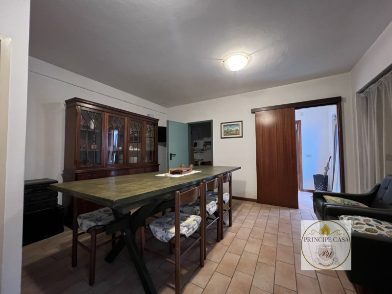 Proponiamo in vendita a Ponso porzione di bifamiliare di ampie metrature.

L'abitazione, sviluppa...