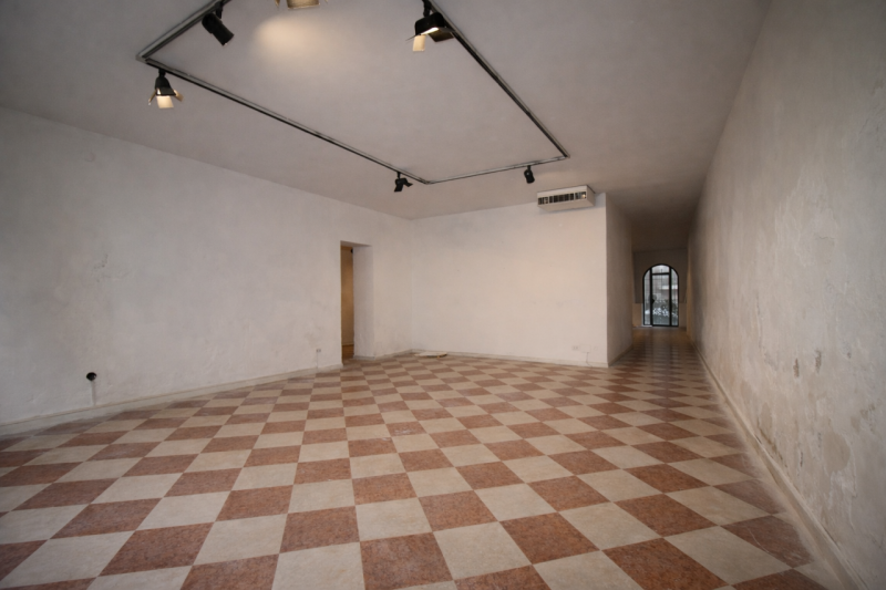 Proponiamo in vendita un ampio e luminoso negozio situato in zona Borgo Santa Lucia, in posizione...