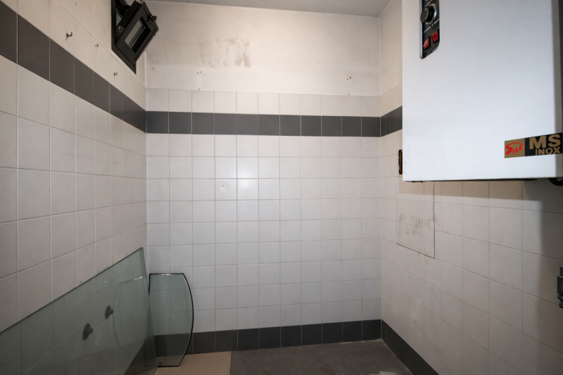 Proponiamo in vendita un ampio e luminoso negozio situato in zona Borgo Santa Lucia, in posizione...