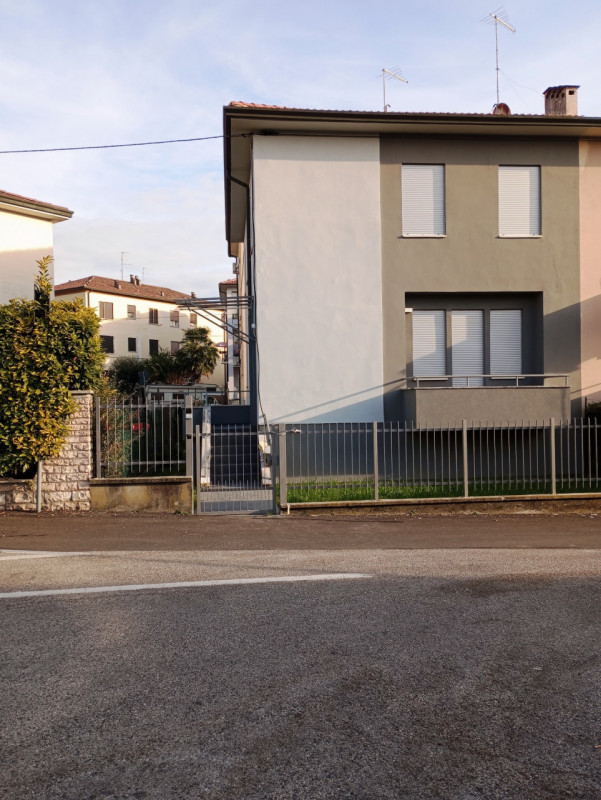 VICENZA, QUARTIERE SAN MARCO: AFFITTASI BICAMERE RISTRUTTURATO IN BIFAMILIARE CON CANTINA - RIF. ...