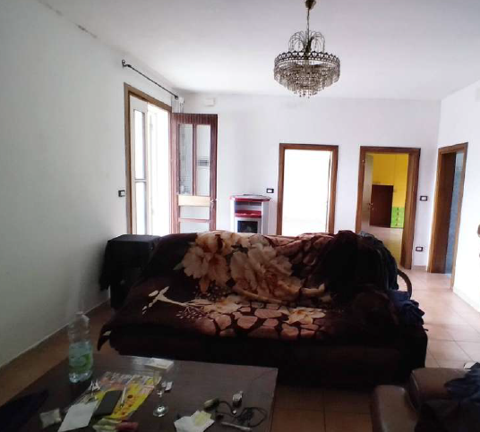 RIF. A.A.207-24

Vendesi all'asta - abitazione unifamiliare su 2 livelli in data 20 marzo 2026

D...