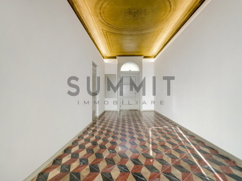 SCHIO - CENTRO: elegante BICAMERE di ampie metrature disposto tutto su un piano in prestigioso pa...