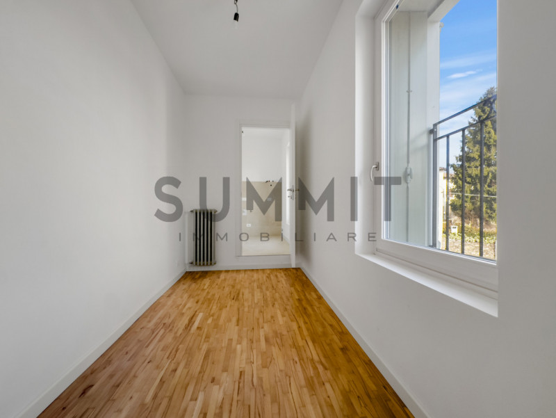 SCHIO - CENTRO: elegante BICAMERE di ampie metrature disposto tutto su un piano in prestigioso pa...