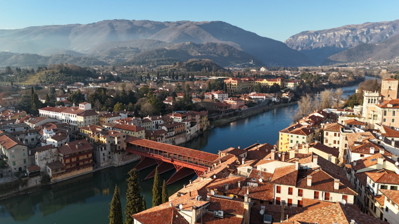 Rif.BC244 (per info +39 3939878704 Daniel)

Siamo lieti di proporre una splendida villa singola i...