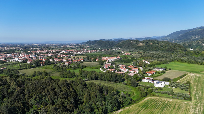 Rif.BC244 (per info +39 3939878704 Daniel)

Siamo lieti di proporre una splendida villa singola i...