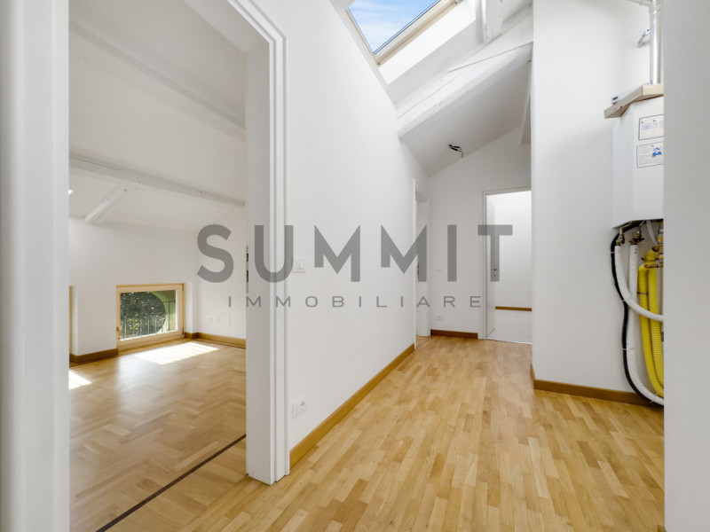 SCHIO - CENTRO: elegante ATTICO BICAMERE di ampie metrature disposto tutto su un piano in prestig...