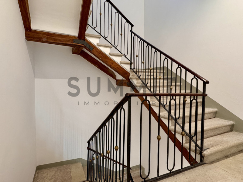 SCHIO - CENTRO: elegante ATTICO BICAMERE di ampie metrature disposto tutto su un piano in prestig...