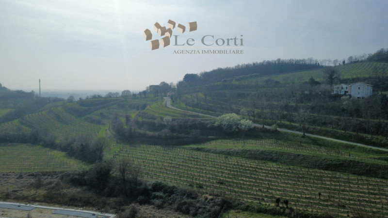 In posizione centrale a Villaga proponiamo una splendida villetta indipendente di recente ristrut...