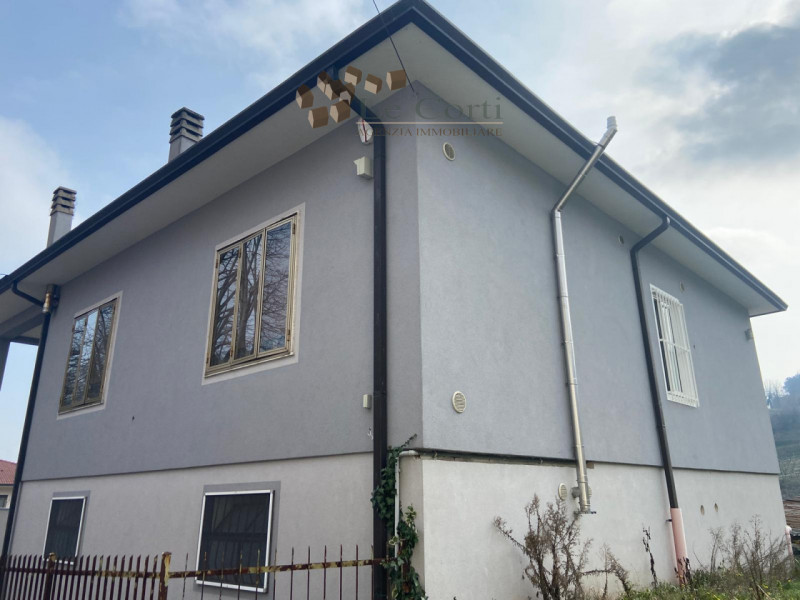 In posizione centrale a Villaga proponiamo una splendida villetta indipendente di recente ristrut...