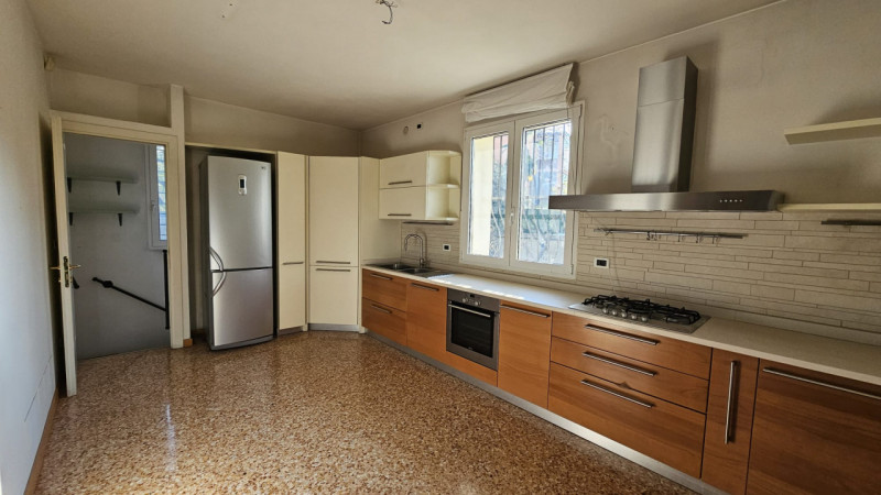 PRESTIGIOSA VILLA SINGOLA CON AMPIO GIARDINO ALL'ARCELLA €.680.000 rif.CL523


Nel cuore della vi...