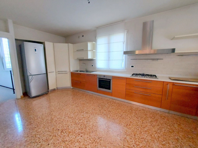 PRESTIGIOSA VILLA SINGOLA CON AMPIO GIARDINO ALL'ARCELLA €.680.000 rif.CL523


Nel cuore della vi...