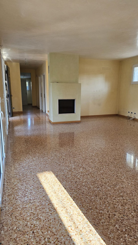 PRESTIGIOSA VILLA SINGOLA CON AMPIO GIARDINO ALL'ARCELLA €.680.000 rif.CL523


Nel cuore della vi...