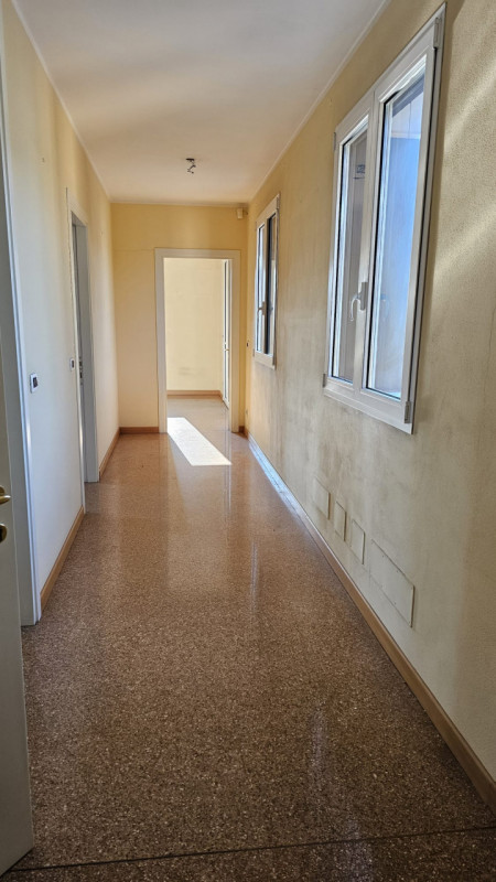 PRESTIGIOSA VILLA SINGOLA CON AMPIO GIARDINO ALL'ARCELLA €.680.000 rif.CL523


Nel cuore della vi...