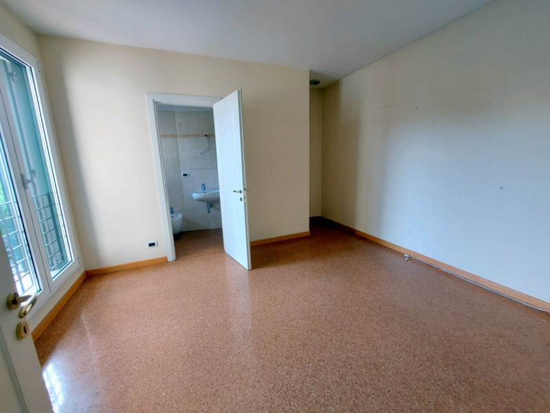 PRESTIGIOSA VILLA SINGOLA CON AMPIO GIARDINO ALL'ARCELLA €.680.000 rif.CL523


Nel cuore della vi...