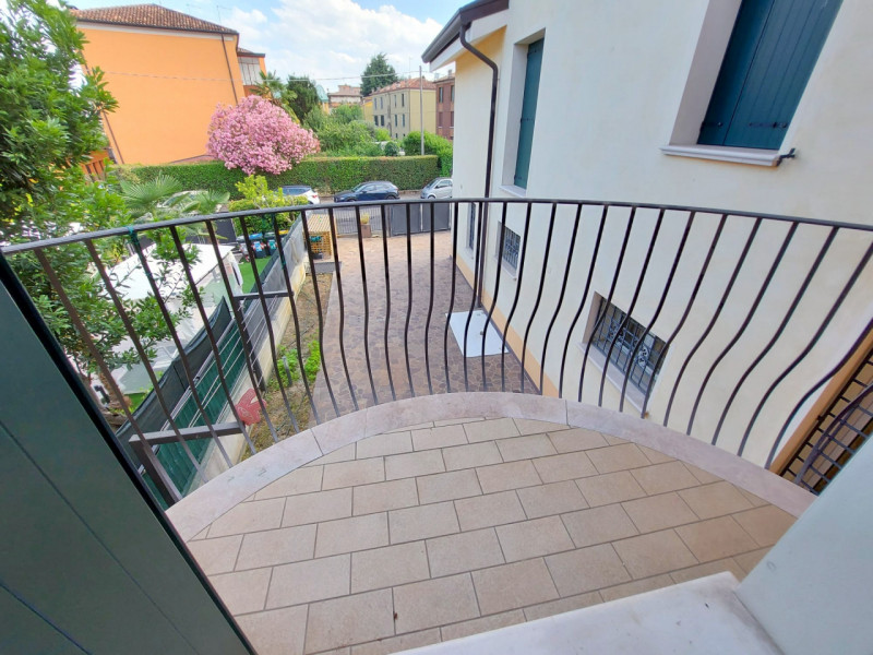 PRESTIGIOSA VILLA SINGOLA CON AMPIO GIARDINO ALL'ARCELLA €.680.000 rif.CL523


Nel cuore della vi...