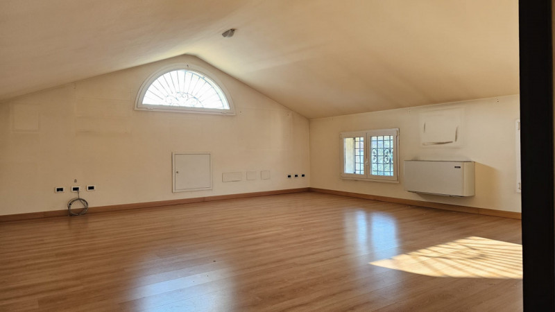 PRESTIGIOSA VILLA SINGOLA CON AMPIO GIARDINO ALL'ARCELLA €.680.000 rif.CL523


Nel cuore della vi...