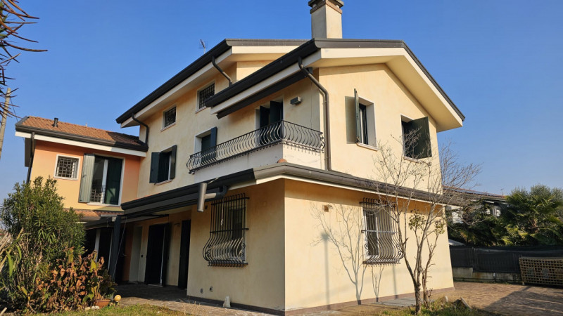 PRESTIGIOSA VILLA SINGOLA CON AMPIO GIARDINO ALL'ARCELLA €.680.000 rif.CL523


Nel cuore della vi...