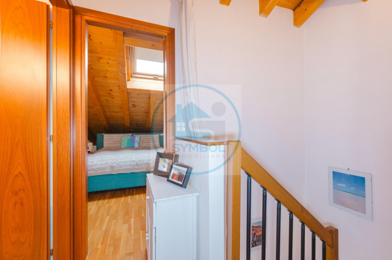 Nel cuore di Zero Branco, proponiamo in vendita un elegante appartamento duplex situato al primo ...