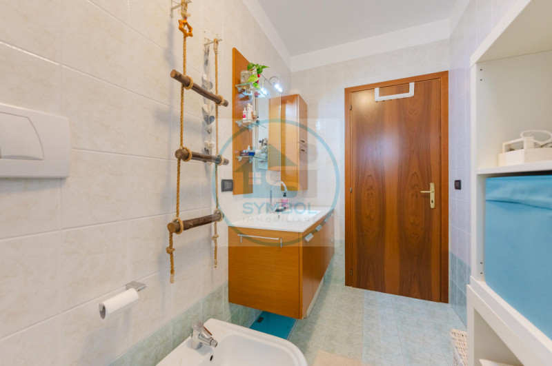 Nel cuore di Zero Branco, proponiamo in vendita un elegante appartamento duplex situato al primo ...