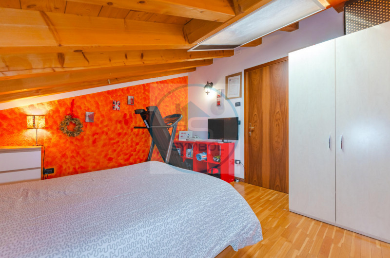 Nel cuore di Zero Branco, proponiamo in vendita un elegante appartamento duplex situato al primo ...